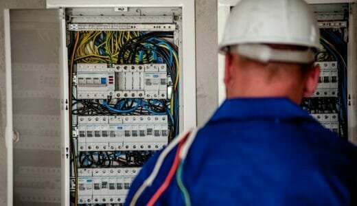 年々受験者数も増加傾向！電気工事士試験対策の学習のポイント